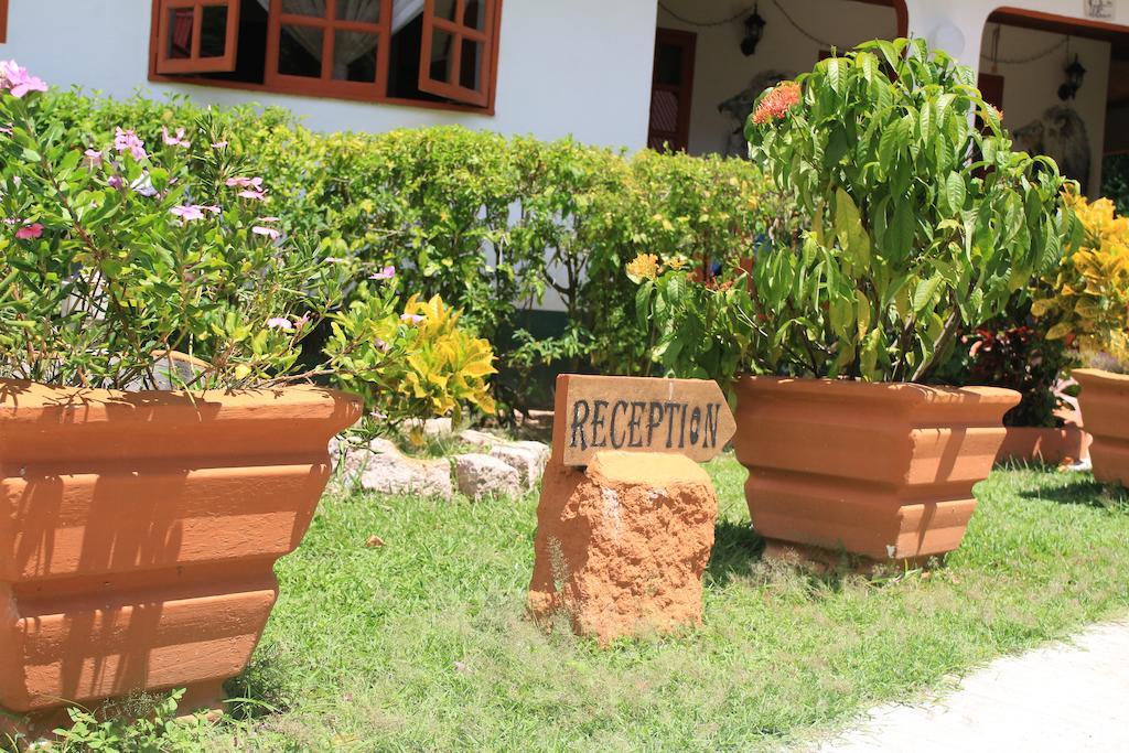 Veronic Self-Catering Guest House La Digue Exterior foto